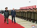 Minister obrony Korei Północnej No Kwang Chol z ministrem obrony Rosji Andriejem Biełousowem w Pjongjangu, 30 listopada 2024 r. 