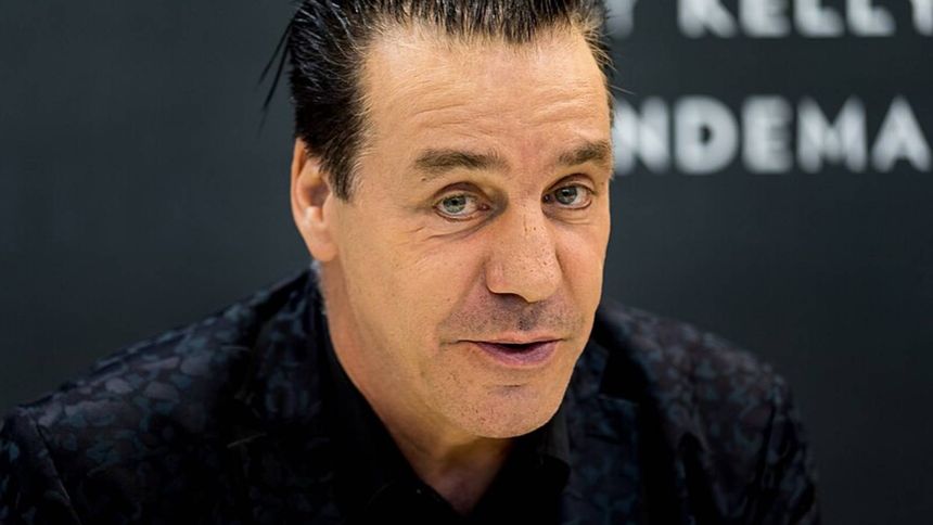 Lider Rammstein znowu na ustach wszystkich. Poszło o to zdjęcie