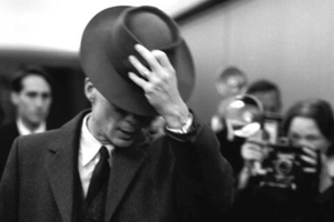 Kadr z filmu "Oppenheimer"