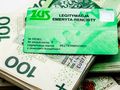 legitymacja emeryta i pieniądze