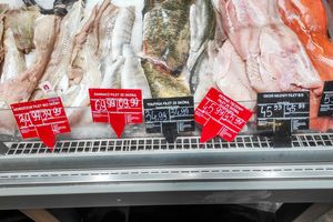 Mrożone ryby w supermarkecie 