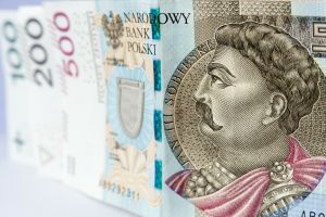 banknoty 100, 200 i 500 zł