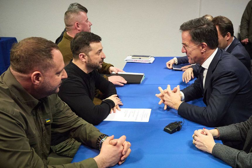 Prezydent Ukrainy Wołodymyr Zełenski i sekretarz generalny NATO Mark Rutte, 9 stycznia 2025 r.