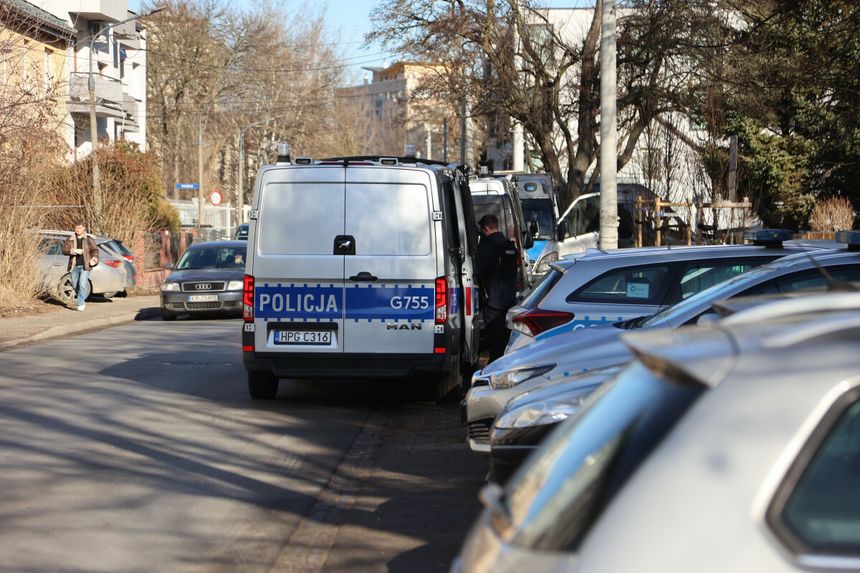  Policja znalazła ciało młodej kobiety w windzie przy ul. Brogi w Krakowie, 30 stycznia 2025 r.