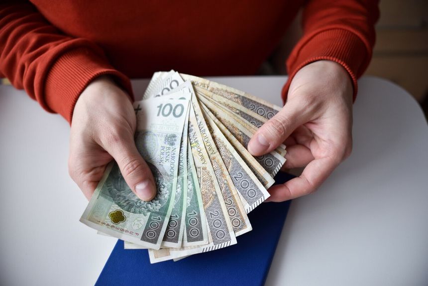 pieniądze w ręku