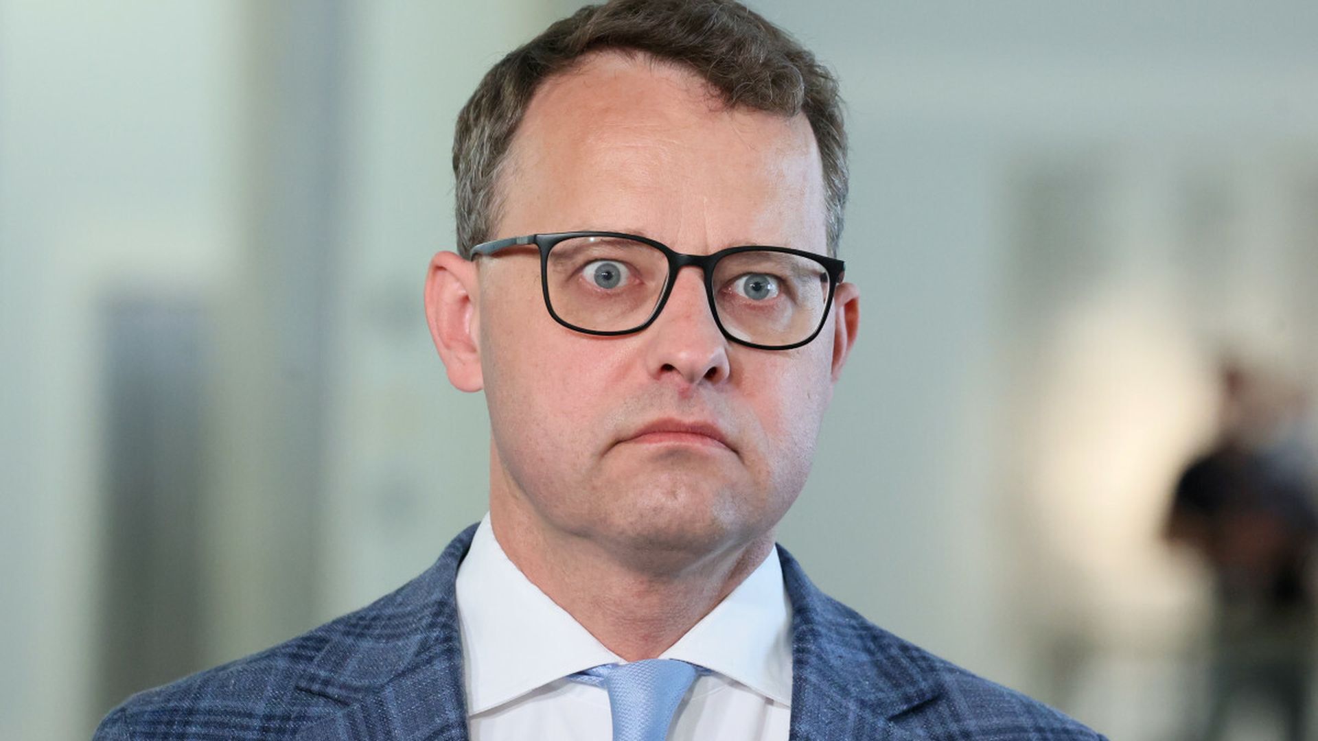 Romanowski znowu bryluje w mediach. 