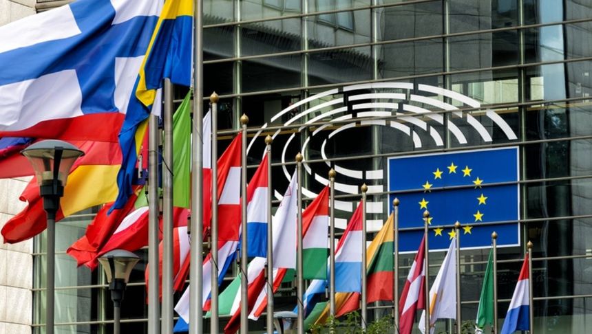 Flagi państw przed Parlamentem Europejskim