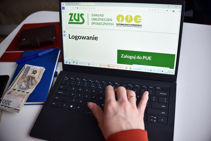 ZUS, laptop, logowanie 