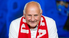 Jan Tomaszewski z szalikiem kibicowskim