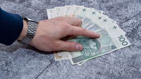 ręka na pienądzach