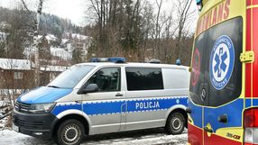 Karetka pogotowia i policja (zdj. ilustracyjne)