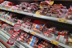 Wędliny w sklepie Auchan