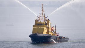 Wieczorem polska Morska Służba Poszukiwania i Ratownictwa SAR otrzymała informację od duńskich służb, że na statku wybuchł pożar.  - Około 21.20 przyszło zgłoszenie od Duńczyków, że statek płonie i prawdopodobnie nabiera wody. Zaoferowaliśmy pomoc, wysłaliśmy śmigłowiec z Darłowa, ale szybciej były na miejscu śmigłowce duński i szwedzki. Ewakuowały pięcioosobową załogę - poinformował PAP rzecznik prasowy SAR Rafał Goeck.  "Sofia" była w pobliżu wyspy Bornholm, a więc na duńskich wodach. Śmigłowiec polskiego Marynarki Wojennej z Darłowa uczestniczył w akcji ratunkowej tylko jako asysta. Wszyscy członkowie załogi statku zostali ewakuowani na duńską fregatę, która została wysłana na pomoc. W kierunku statku dryfującego między Ustką a Darłowem wysłane zostały dwie polskie jednostki: wielozadaniowy holownik ratowniczy SAR "Kapitan Poinc" płynie do szwedzkiej jednostki