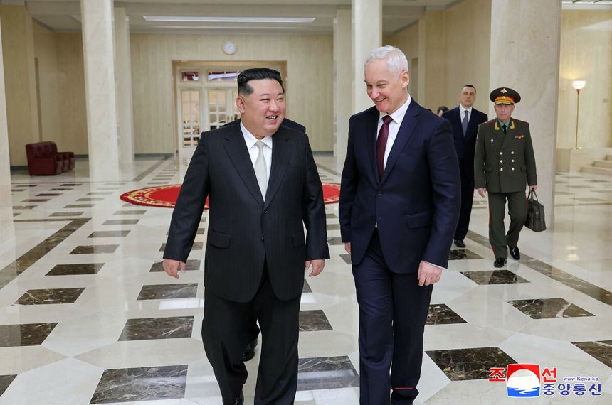 Kim Dzonk Un i Andriej Biełousow
