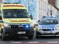 karetka i radiowóz na sygnale
