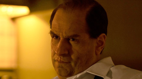 Collin Farrell w serialu "Pingwin" kadr z produkcji