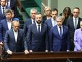 rząd stojący w ławie sejmowej