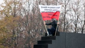 Wszedł na pomnik smoleński