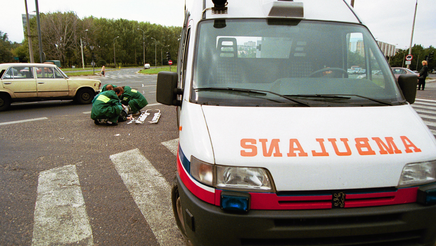 Zdjęcie podglądowe - ambulans z lat 90.