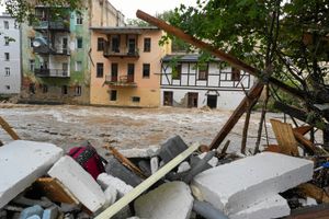 . Zniszczony Ladek-Zdroj po przejsciu fali na rzece Bialej Ladeckiej , po peknieciu tamy w Stroniu Slaskim