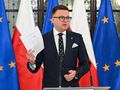 Szymon Hołownia podczas konferencji prasowej