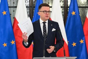 Szymon Hołownia podczas konferencji prasowej