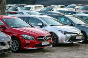 Samochody na parkingu