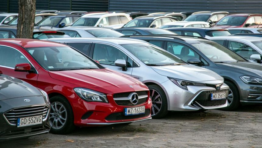 Samochody na parkingu