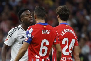 Vinicius Junior i piłkarze Atletico Madryt