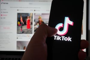 Nagrania audio z głosem Hitlera pojawiły się na TikToku