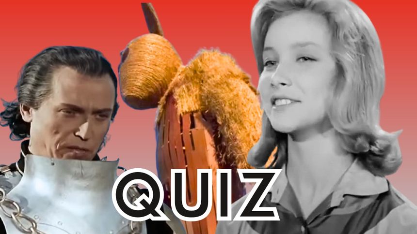 Na zdjęciu postać mężczyzny w zbroi obok uśmiechniętej kobiety, z tłem w kolorze czerwonym. Quiz.