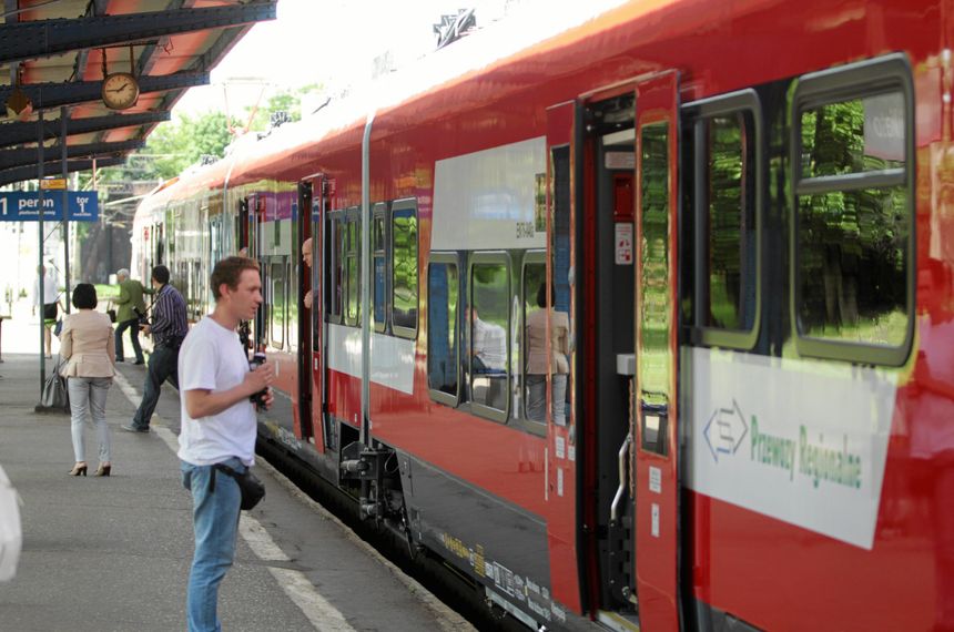 Pociąg na dworcu Toruń Główny