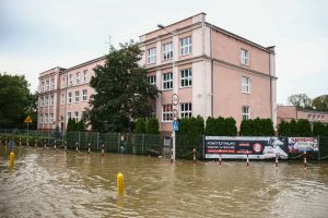 Szkoła w Lewinie Brzeskim