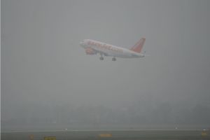 mgła nad Krakowem, samolot Easy Jet