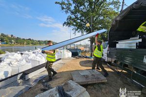 WOT umacnia wały w Krośnie Odrzańskim