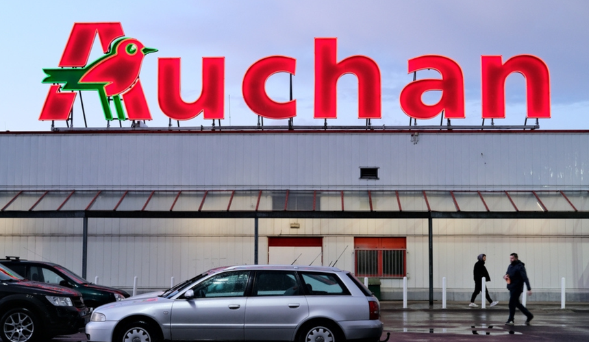 Auchan szyld, sklep