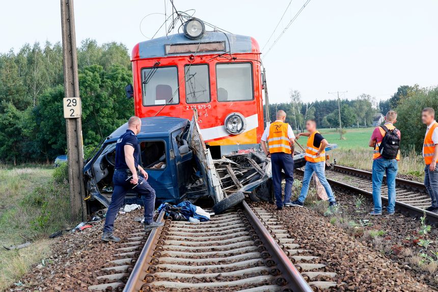 Miejsce wypadku na przejeździe kolejowym w Łęce Opatowskiej