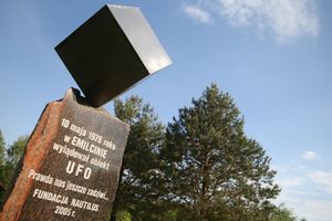 Pomnik UFO w Emilcinie