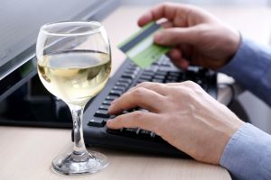 Luka w przepisach. Ustawa nie zakazuje handlu alkoholem w internecie