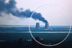 Dym nad elektrownią atomową w Zaporożu