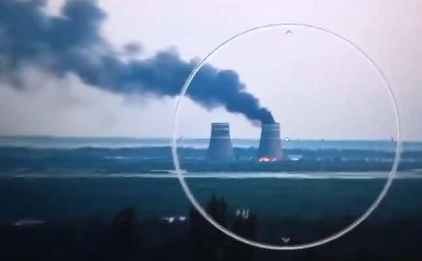 Dym nad elektrownią atomową w Zaporożu