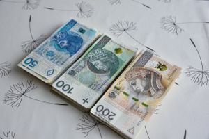 pieniądze na stole