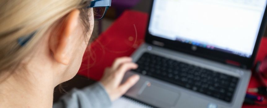 Kobieta i laptop