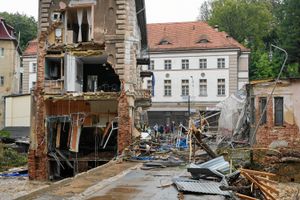  Zniszczony Ladek-Zdroj po przejsciu fali na rzece Bialej Ladeckiej , po peknieciu tamy w Stroniu Slaskim