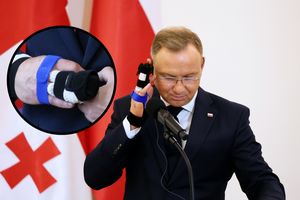 Andrzej Duda z opatrunkiem na palcach