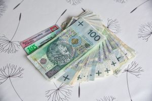 pieniądze, dowód i legitymacja emeryta
