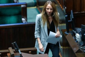 Agnieszka Dziemianowicz-Bąk na mównicy w Sejmie