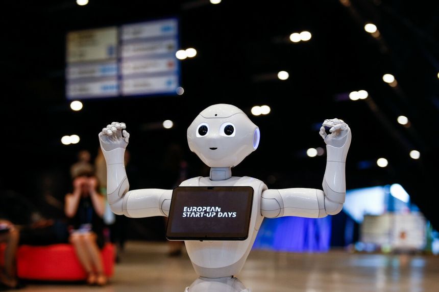 robot na Europejskim Kongresie Gospodarczym w Katowicach