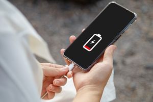 Ładowanie telefonu komórkowego 