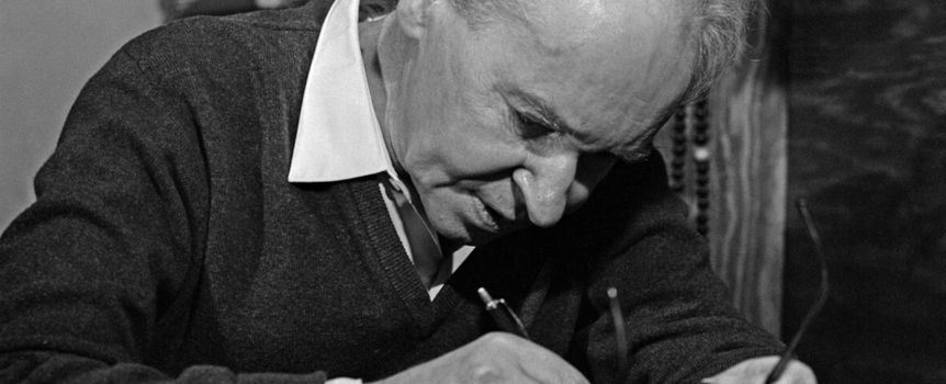 Legendarny pisarz PRL nie akceptował swojej orientacji. Jego dzieło uznano za „paszkwil”